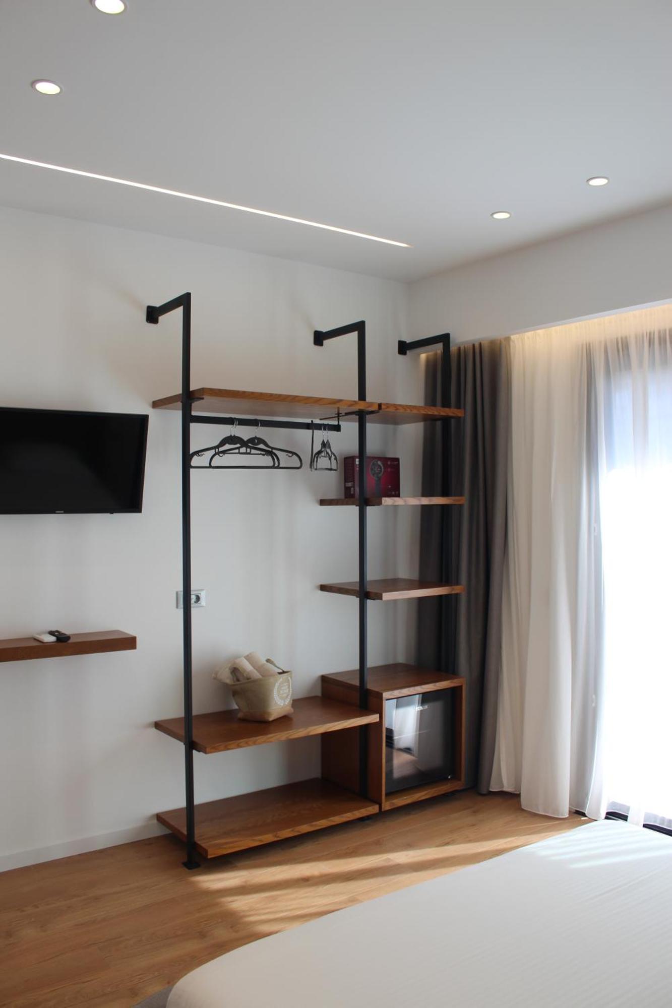 Vironas Hotell Himare